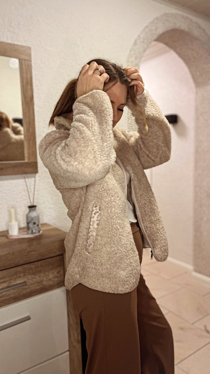 Φορώντας πουλόβερ