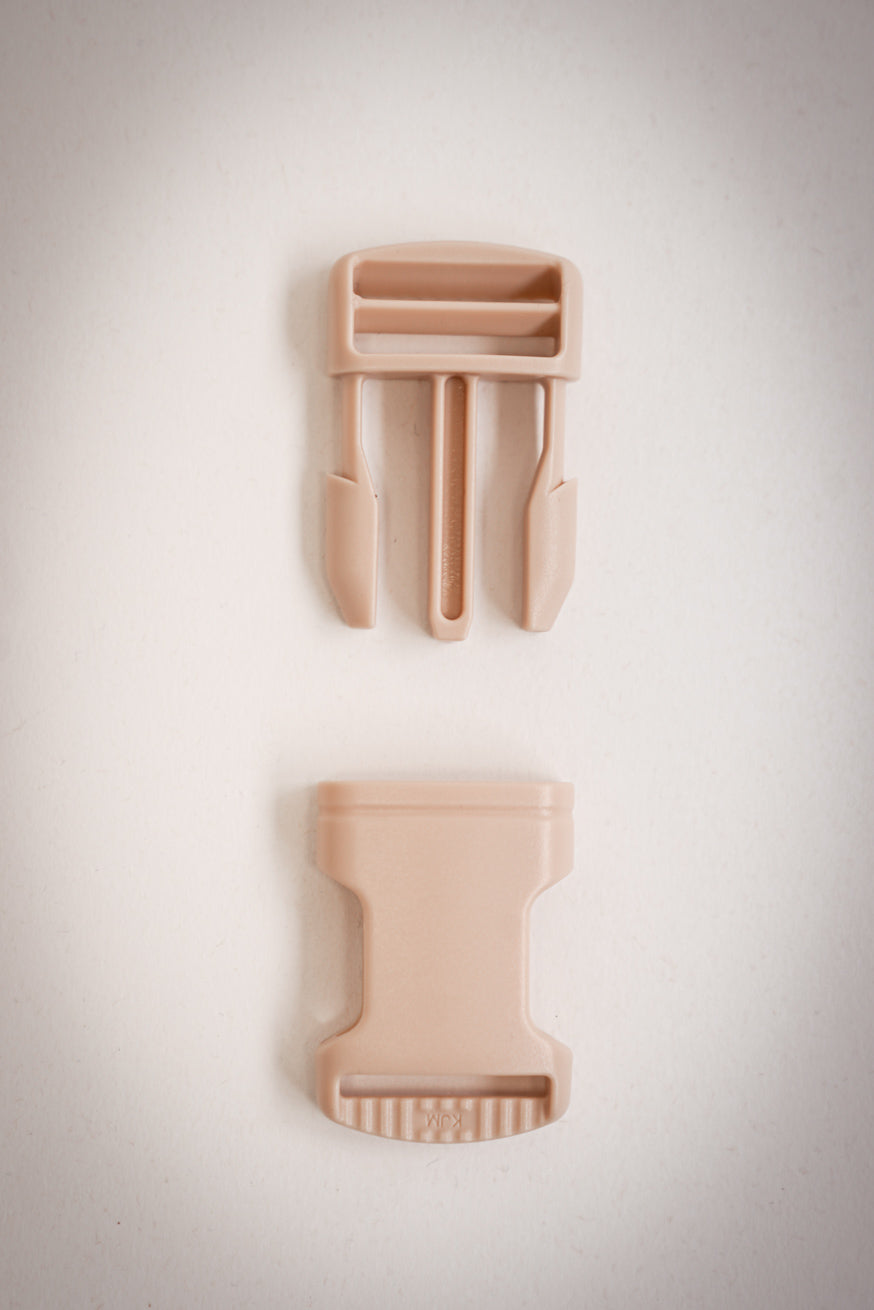 Λουράκι στήθους με αγκράφα 25mm κρέμα