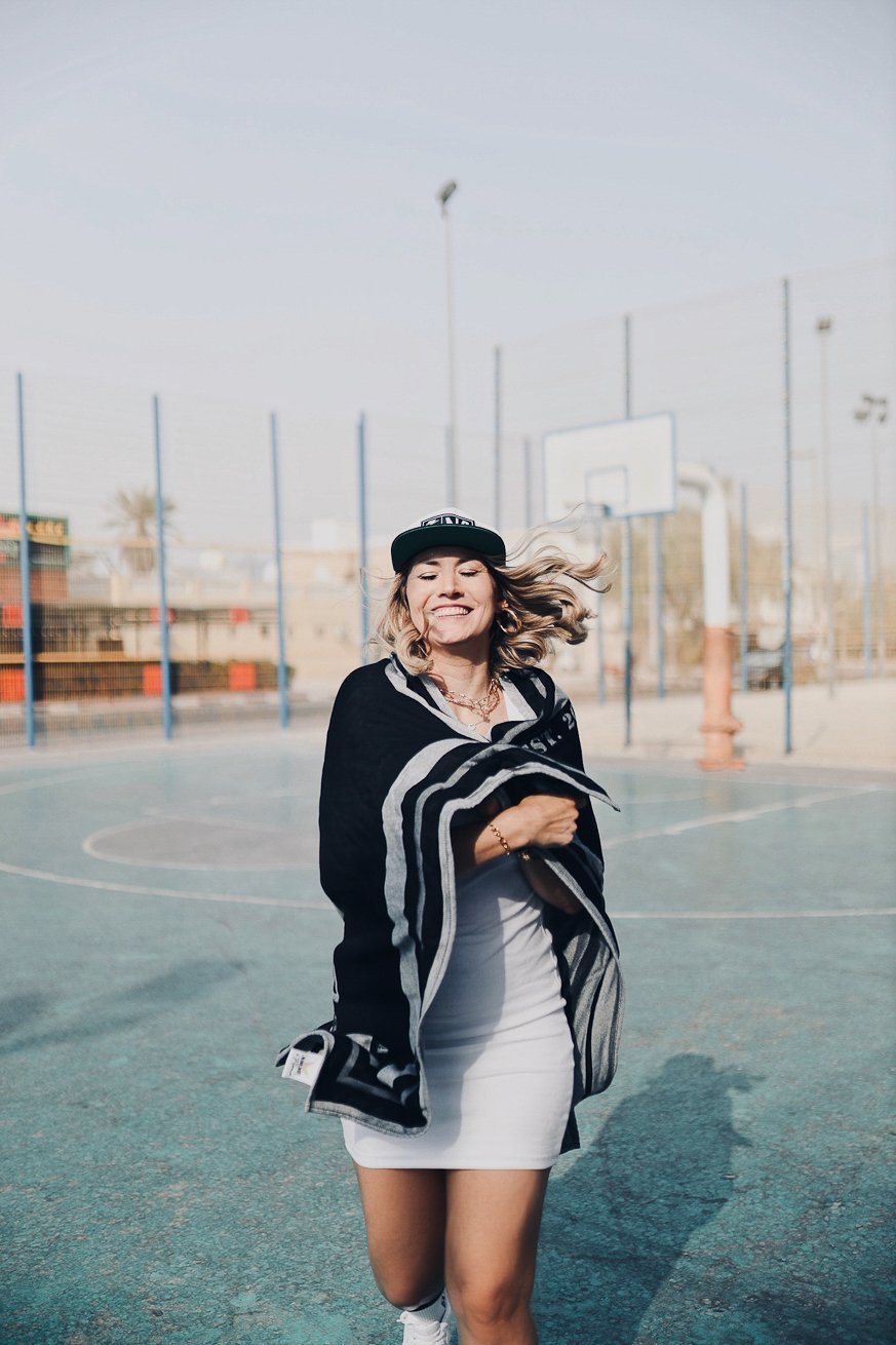 Ο Leo Luan αγκαλιάζει την κουβέρτα Fiona Erdmann - KOKADI